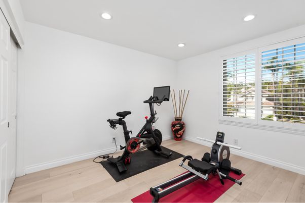 Fitness Equipment, Interior, Recessed Lighting, Wood Texture Flooring