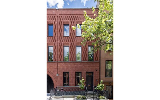 Exterior, Facade, Brick Facade, Rowhouse