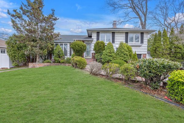 Backyard, Exterior, Facade, Split Level