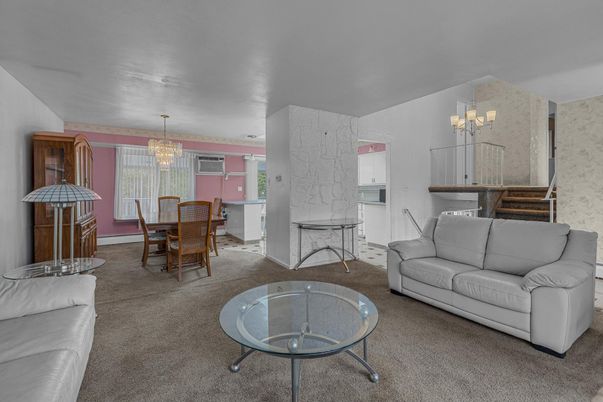 Chandelier, Dining room, Interior, Living room