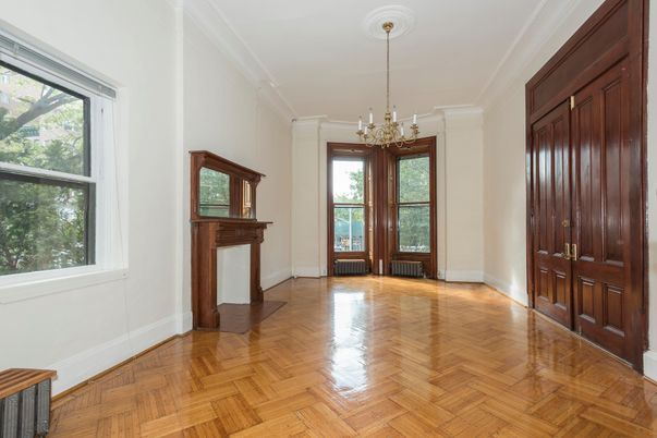 Chandelier, Empty room, Interior, Wood Texture Flooring
