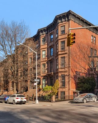 Exterior, Facade, Brownstone