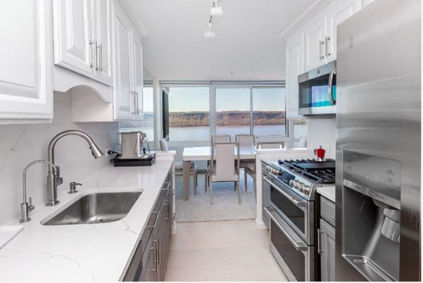 Dining room, Interior, Kitchen, Stainless Steel Appliances, Water