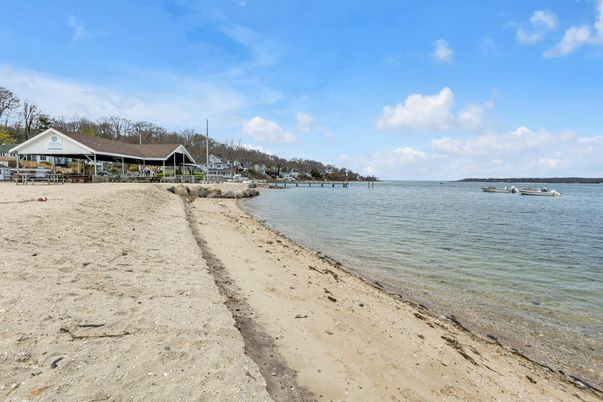 Exterior, Lake