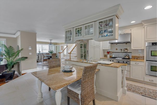 Chandelier, Dining room, Interior, Kitchen, Recessed Lighting, Stainless Steel Appliances