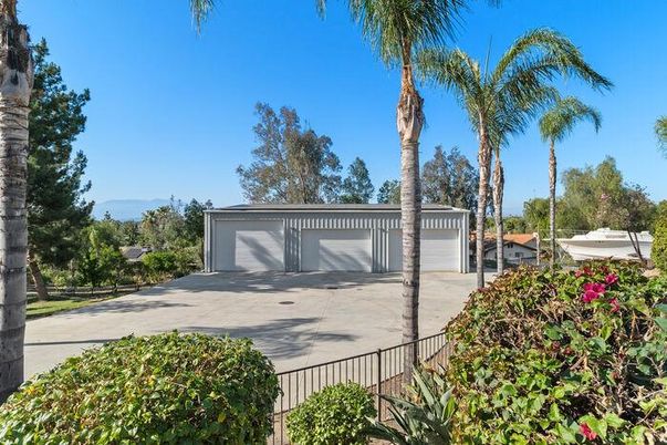 Detached Garage, Exterior