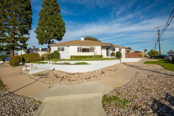 Backyard, Exterior, Facade, Ranch
