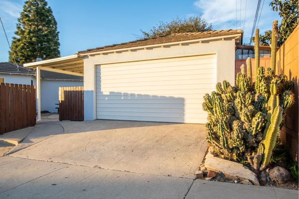 Detached Garage, Exterior