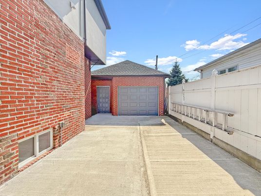 Detached Garage, Exterior