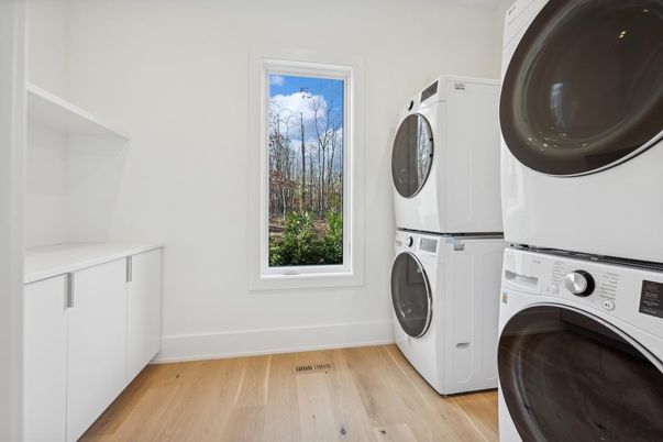 Interior, Utility Closets, Washer, Wood Texture Flooring