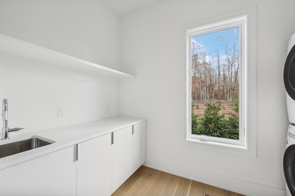 Interior, Washer, Wood Texture Flooring