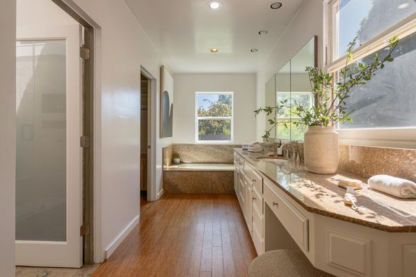 Bathroom, Interior, Recessed Lighting, Wood Texture Flooring