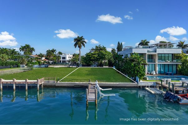 Exterior, Lake