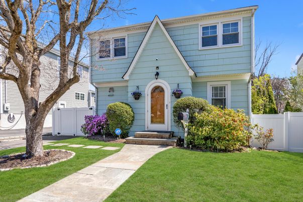 Exterior, Facade, Raised Ranch