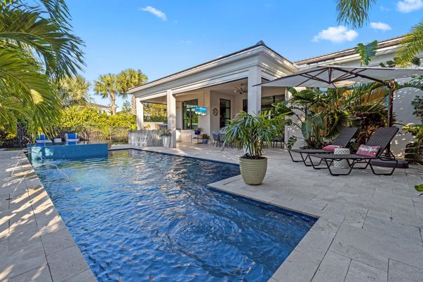 Exterior, Pool