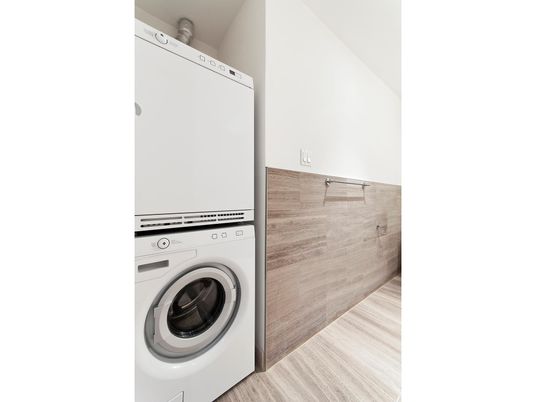 Interior, Utility Closets, Washer, Wood Texture Flooring