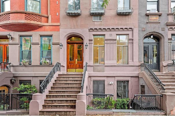 Exterior, Facade, Brownstone