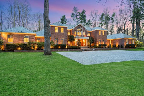 Backyard, Exterior, Facade, Brick Facade, Brick Traditional