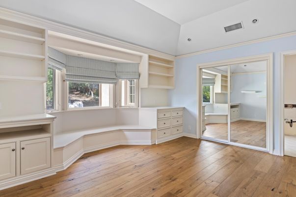 Interior, Walk-in Closets, Wood Texture Flooring