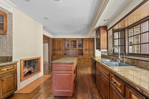 Fireplace, Interior, Kitchen, Recessed Lighting, Wood Texture Flooring