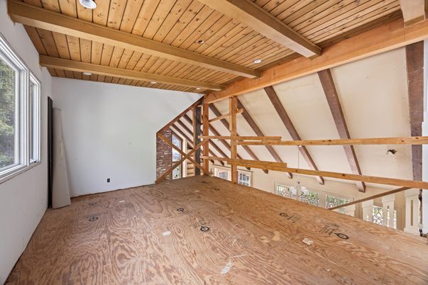 Empty room, Interior, Wooden Beams, Wooden Ceilings