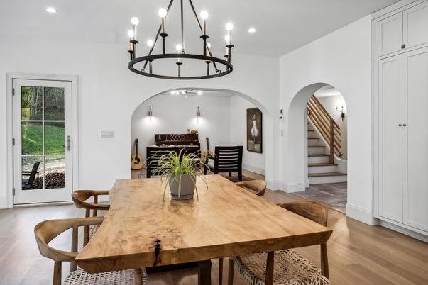 Chandelier, Dining room, Interior, Recessed Lighting, Wood Texture Flooring