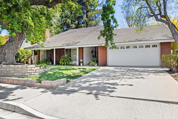 Attached, Exterior, Facade, Brick Facade, Ranch