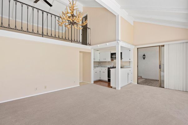 Chandelier, Empty room, Interior, Kitchen, Washer
