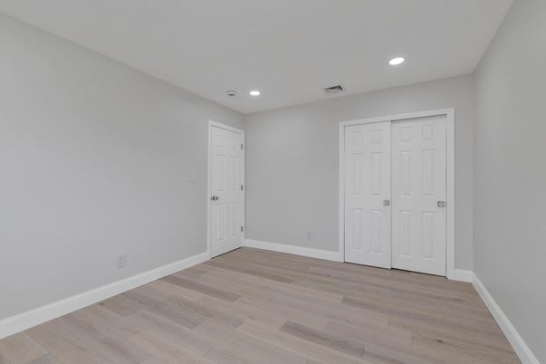 Empty room, Interior, Recessed Lighting, Wood Texture Flooring