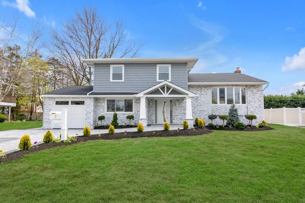 Attached, Exterior, Facade, Split Level