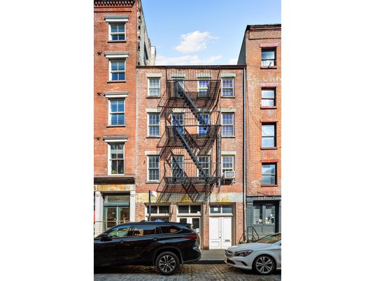 Exterior, Facade, Brick Facade, Rowhouse