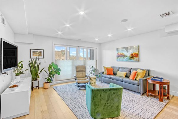 Interior, Living room, Recessed Lighting, Wood Texture Flooring