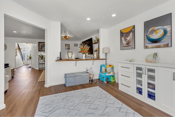 Interior, Recessed Lighting, Wood Texture Flooring