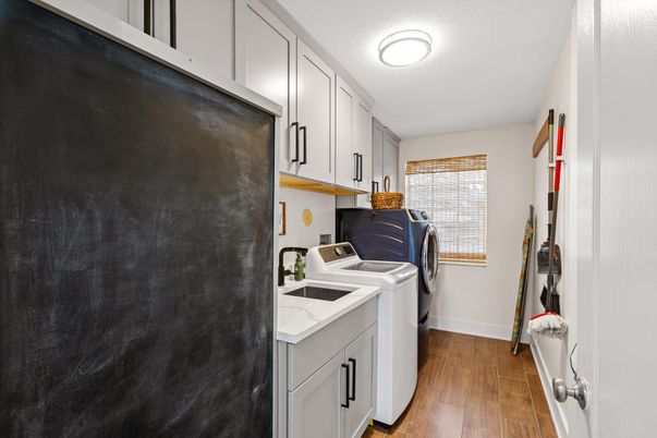 Interior, Utility Closets, Washer, Wood Texture Flooring