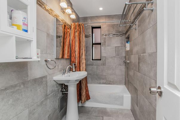 Bathroom, Interior, Recessed Lighting