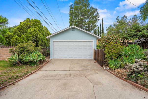 Detached Garage, Exterior