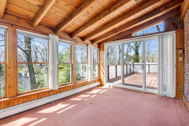 Empty room, Interior, Sun Room, Wooden Beams, Wooden Ceilings