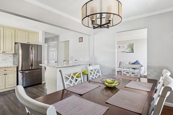 Chandelier, Dining room, Interior, Kitchen, Wood Texture Flooring