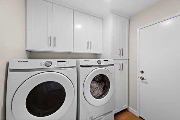 Interior, Washer, Wood Texture Flooring