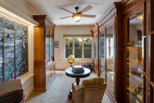 Home Office, Interior