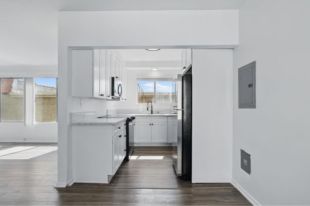 Interior, Kitchen, Recessed Lighting, Wood Texture Flooring