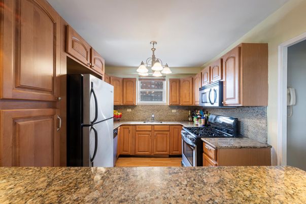 Chandelier, Interior, Kitchen, Wood Texture Flooring