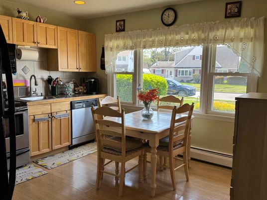 Dining room, Interior, Kitchen, Recessed Lighting, Wood Texture Flooring