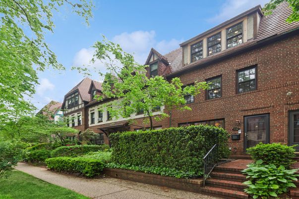 Exterior, Facade, Brick Facade, Rowhouse