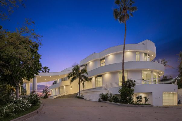 Attached, Exterior, Facade, Modern