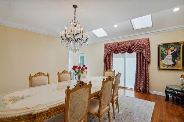 Chandelier, Dining room, Interior, Recessed Lighting, Wood Texture Flooring