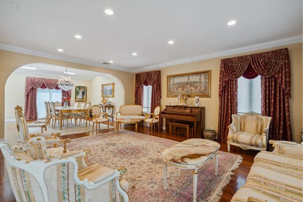 Chandelier, Dining room, Interior, Piano, Recessed Lighting, Wood Texture Flooring