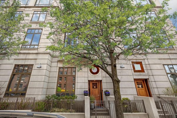 Exterior, Facade, Brownstone