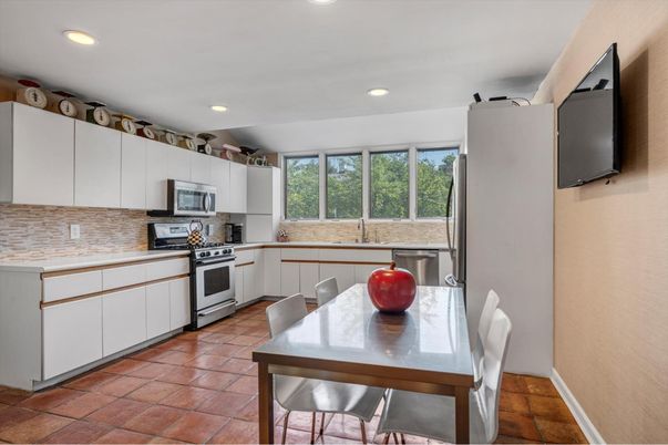 Dining room, Interior, Kitchen, Recessed Lighting, Stainless Steel Appliances