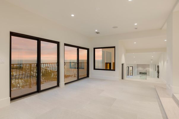 Empty room, Interior, Recessed Lighting, Water